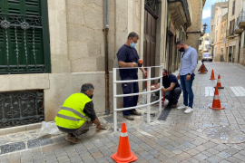 El carrer Rectoria recupera les barreres de seguretat