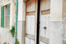 La possessió de Ca l’Abat està abandonada per la propietat