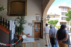 L'oficina de l'ATIB arranca amb llargues cues