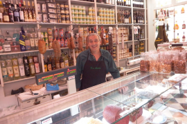 Javier Forteza és la novena generació que regenta la botiga.