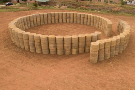 L’amfiteatre fa 24 metres de diàmetre i està compost per 213 bales de palla. Foto: P. PONS