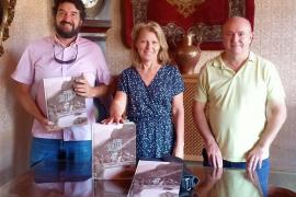 Ellen Joosten, al centre, amb els regidors Sebastià Aguiló i Miquel Nadal.