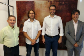 D’esquerra a dreta, el regidor de Cultura, Miquel Perelló; el futur director de la banda, Juan Miguel Romero; el batle Jose Hila i el fins ara director, Salvador Sebastià.