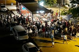 Veïnats d’Antoni Montis demanen a la Vila que actuï contra les aglomeracions