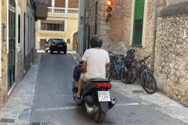 Els cotxes no veuen la senyal lluminosa.