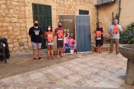 Nico Amengual, Sílvia Arbona, Joan González, Cati Eva Canyelles i el regidor Miquel Nadal durant la presentació de la sisena edició del Tast.