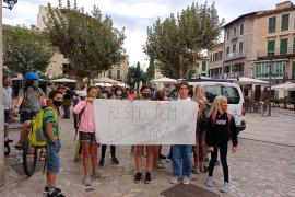 La pancarta amb el lema Respectem la Terra.