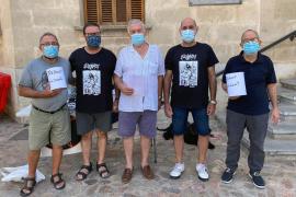 Els Esclatabutzes feren l'entrega del pot solidari dissabte.