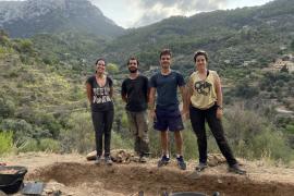 Andrea Cabaleiro; Pere Rullan, Pau Oliver i Clara Bartolomé en el tercer dia de feina.