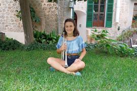 Lina Sampol és mestre d’infantil i té el Grau porfessional de Música amb especialitat de trompeta.