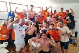 El Sóller celebra la victòria al vestidor