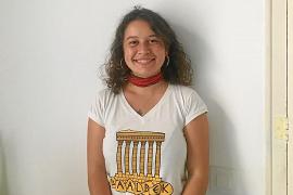 Sofia Zamrik és finalista de la beca talaiòtica amb la performance: El missatge que amaga el foc.