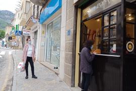 El Govern ampliarà el certificat COVID als bars després de l'augment de casos