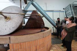 Can Det rep la visita de la consellera Mae de la Concha