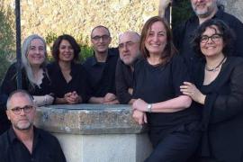 Toni Riutort, al centre de la imatge, amb els companys de Quinta Justa.