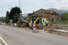 Els operaris han fet feina aquesta setmana per instal·lar la nova marquesina.