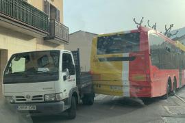 Topada entre un bus de línia i un camió a Cetre