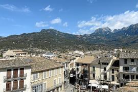 Els sollerics que tenguin un habitatge a sòl urbà podran instal·lar plaques solars damunt cobertes inclinades.