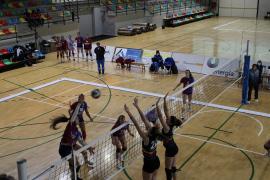 Una acció de l’intens partit front el Barça.