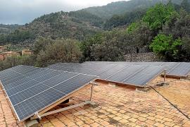 Fornalutx ha instal·lat plaques solars damunt el depòsit d’aigua del camí del Mas.