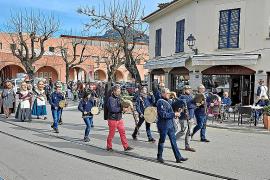 Els xeremiers actuaren amb motiu del dia de la Illes Balears al centre de Sóller.
