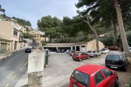 Els veïnats insisteixen que volen s’adeqüi i es reordeni l’aparcament dels Cingles.