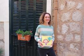 Margalida Fontanet, amb el conte publicat fa una setmana Les receptes de na Martina.