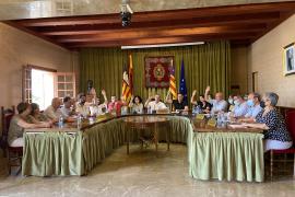 Moment en el qual tots els regidors de l’equip de govern (PP-Aguiló-Pi) votaren a favor dels nous pressuposts municipals.