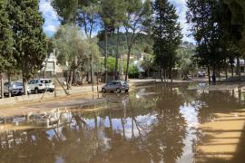 El pàrquing ubicat al camp d’esports estava totalment inundat dimecres.