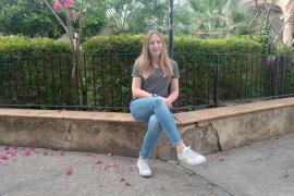 A més de la seva vocació com a mestre, Marga Forteza és una amant del ball i la música tradicional.