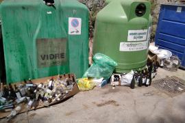 La recollida selectiva es veu desbordada en ple estiu