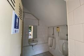 Queden oberts els dos nous banys públic situats al mercat municipal