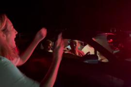 Captura d’un dels vídeos enregistrat per una veïnada que els demana que aturin la música.