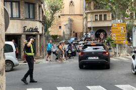 La Policia Local hagué de gestionar el trànsit durant més d’una hora.