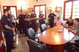 Els policies indignats per no haver cobrat les hores extra des de maig