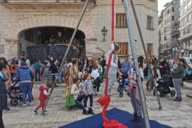 Els infants han gaudit avui al matí del Taller Circ en família.