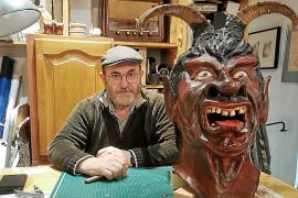 Luís López Gómez construeix les seves obres al taller que té ubicat al centre de Sóller.