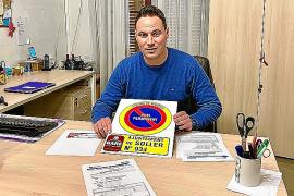 El regidor de Governació, Carlos Darder, amb el gual.