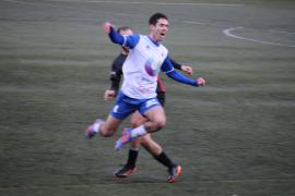 Aitor celebra el gol que valdria tres valuossóissims punts.