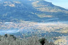 Dimecres matí la Vall presentava aquesta imatge causada per les cremes agrícoles.