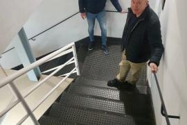 Imatge de la barana instal·lada a l'escala interior.