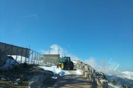 Els serveis d'emergència continuen treballant per recuperar la circulació.