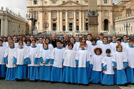 Els Blauets a la Plaça de Sant Pere del Vaticà on cantaren quatre cançons.