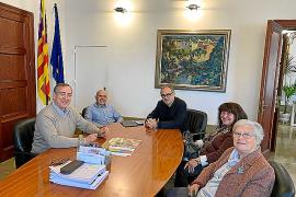 Simarro amb els integrants d’Indignats per la Ma-10 i 11.