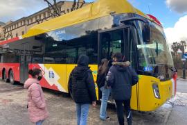 Molts centres escolars opten per utilitzar el transport públic de bus ara que és totalment gratuït.