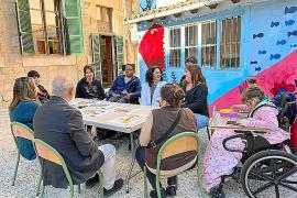 Imatge de la reunió del dimecres amb els infants i les seves mares.