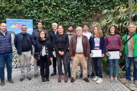 Els guanyadors del certamen amb les autoritats.