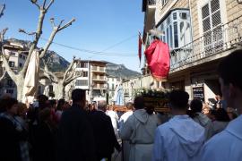 Moment en què la Mare de Déu i Jesús Ressuscitat es troben a Plaça.