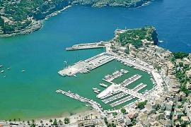 A l’estiu arriben a fondejar a la badia del Port 100 vaixells.