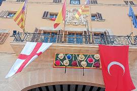 Els partits polítics respecten els dies festius.